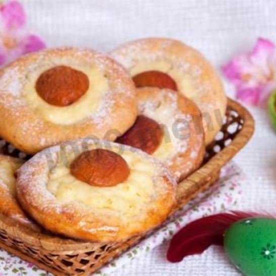 Рецепт пасхальных булочек с кремом и абрикосами
