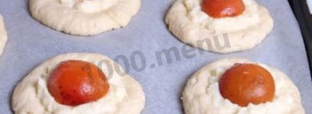 пасхальные булочки с кремом и абрикосами. Шаг 11