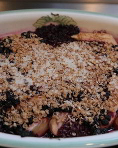 Персики, запеченные с черникой и гречневыми хлопьями