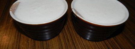 шоколадно-фруктовый баваруа с маринованными персиками, абрикосовым кули и нежнейшими меренгами. Шаг 3