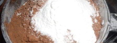 шоколадный кухэ с нежнейшим вишневым кремовым суфле. Шаг 3