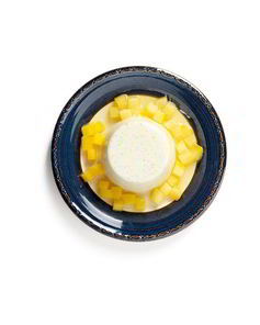 Ванильная панна-котта с манго в сиропе