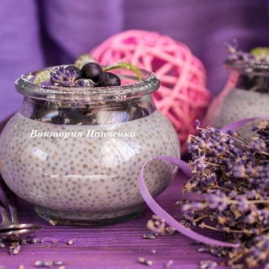 Рецепт ванильного чиа-пудинга с черникой и лавандой