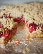 Вишневый крамбл