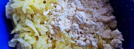 биточки из картофеля и творога с маслинами. Шаг 2