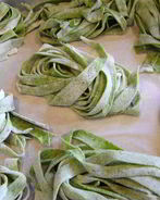 Домашняя лапша со шпинатом