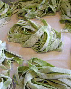 Домашняя лапша со шпинатом