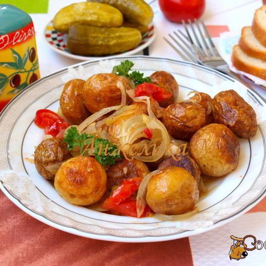 Рецепт гарнира из молодого картофеля в сковороде