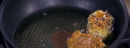 чечевица с тушеными овощами и яйцами в специях. Шаг 12