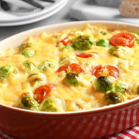 Рецепт картофеля и брюссельская капуста с сыром и помидорами