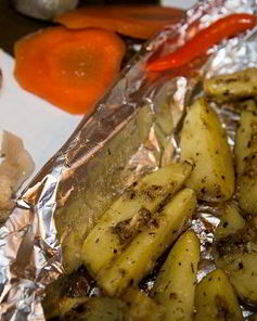 Картофель по-деревенски с чесноком