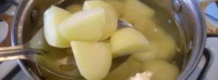 картофель под чесночно-сырным соусом. Шаг 2