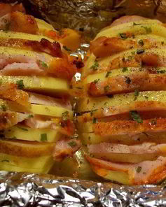 Картофель с беконом в духовке