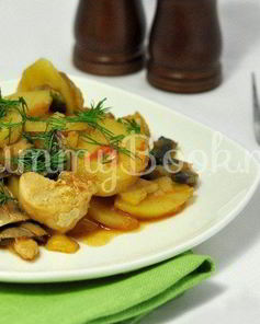 Картофель с курицей и грибами в мультиварке