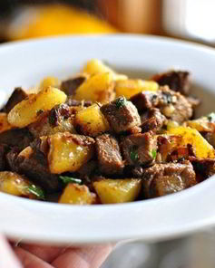 Картофель со свининой на сковороде