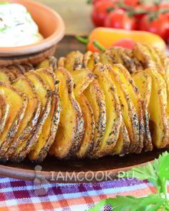 Картофель спиралью на шпажках в духовке