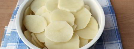 картошка со сметаной и чесноком в духовке. Шаг 3