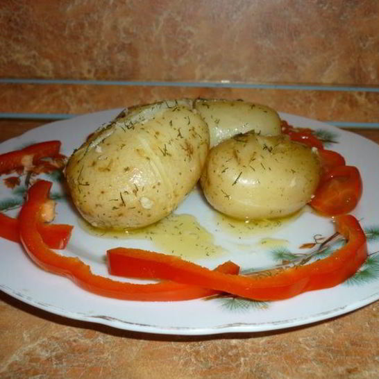 Рецепт молодого картофеля с чесночно-укропным маслом