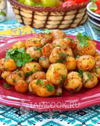 Молодой картофель с паприкой и чесноком