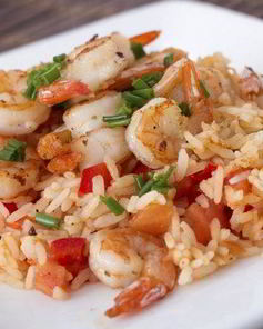 Рис с креветками, зеленым горошком и перцем