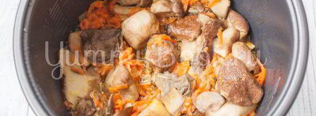 рис с лесными грибами в мультиварке. Шаг 3