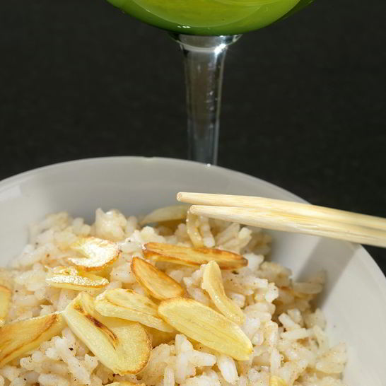 Рецепт риса с мускатным орехом, корицей и чесночными чипсами