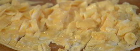 жареный рис с брокколи, копчеными колбасками и омлетом. Шаг 10