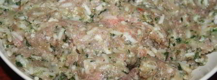 долма из молодых виноградных листьев с начинкой из смешанного фарша. Шаг 4