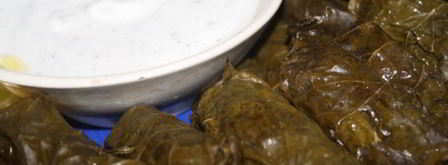 долма из молодых виноградных листьев с начинкой из смешанного фарша. Шаг 8