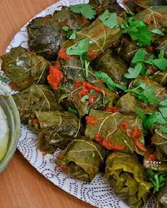 Долма в виноградных листьях
