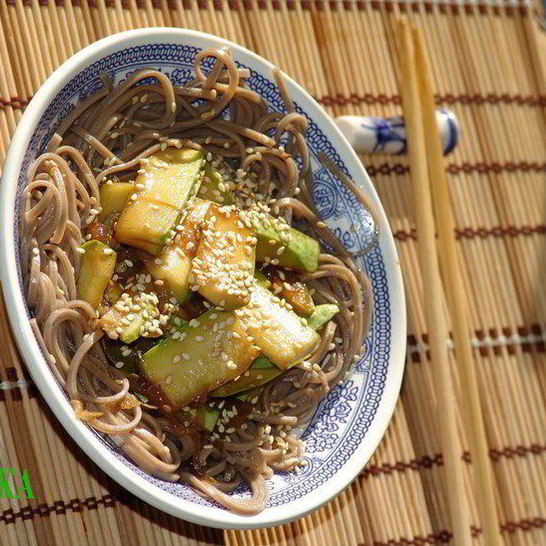 Рецепт гречневой лапши соба с кабачками