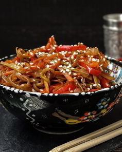 Гречневая лапша в воке с соусом Якисоба