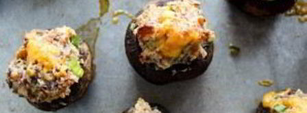 фаршированные грибы с сыром, орехами и беконом. Шаг 5