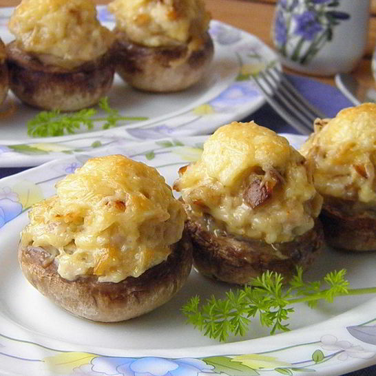 Рецепт фаршированных шампиньонов в духовке с сыром