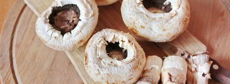 грибы, фаршированные рисом. Шаг 2