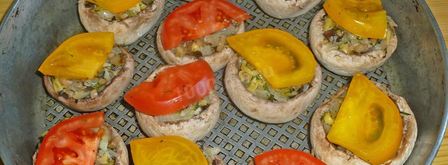 грибы с сыром и помидорами в духовке. Шаг 15