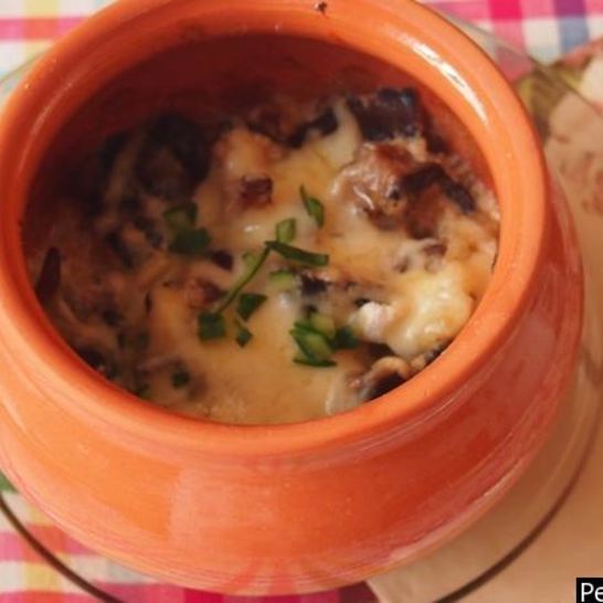 Рецепт грибов в сметане в горшочке с сыром