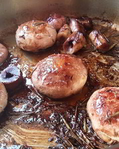 Грибы жареные провансаль