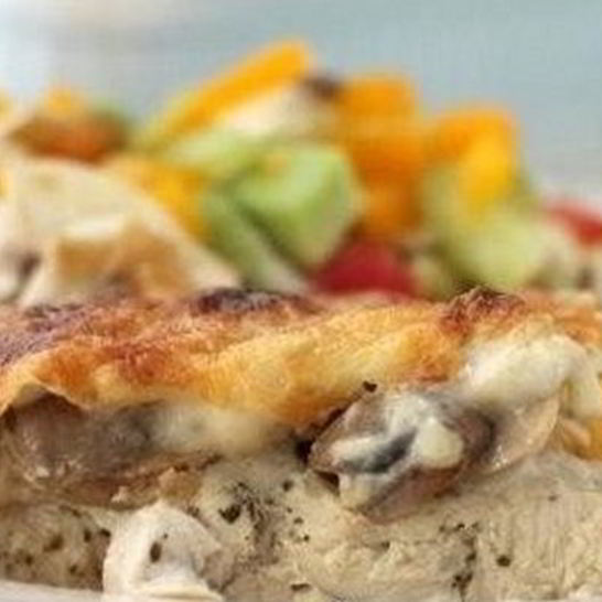 Рецепт куриного филе и шампиньоны под соусом бешамель