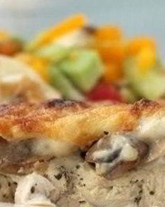 Куриное филе и шампиньоны под соусом Бешамель