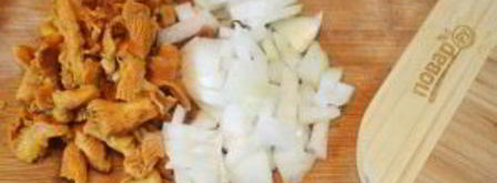 лисички с кабачками жареные. Шаг 2