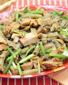 Лисички жаренные со стручковой фасолью