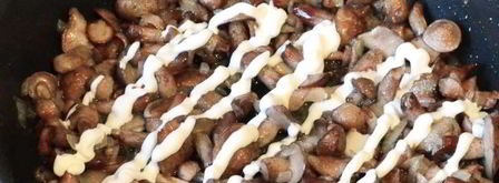 маслята жареные в сметане. Шаг 8