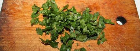 шампиньоны, фаршированные кинзой и брынзой. Шаг 2