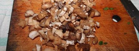 шампиньоны, фаршированные кинзой и брынзой. Шаг 3