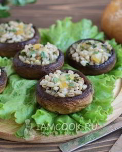 Шампиньоны, фаршированные перловкой