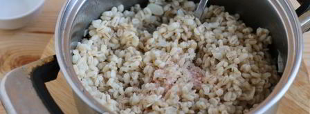 шампиньоны, фаршированные перловкой. Шаг 25