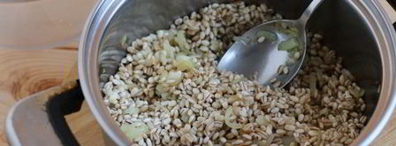 шампиньоны, фаршированные перловкой. Шаг 15