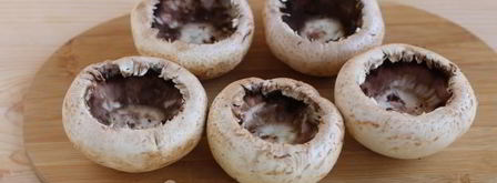 шампиньоны, фаршированные перловкой. Шаг 19