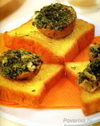 Шампиньоны с зеленым маслом